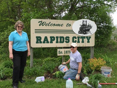 Rapids City Junior Women's Club volunteer project